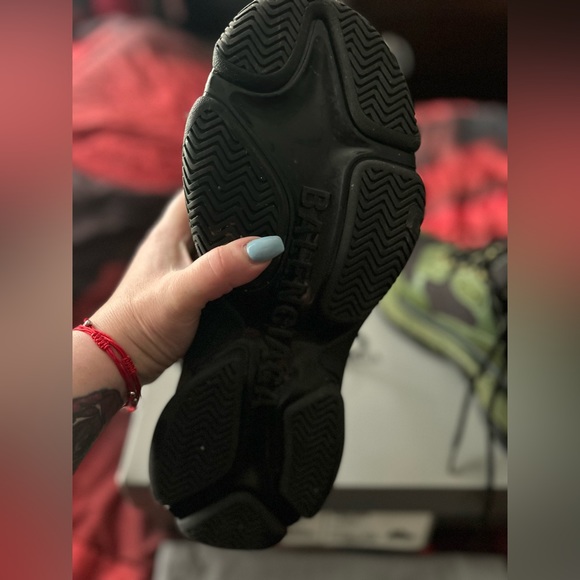 Men Size 10 Balenciaga Triple S Sneakers Black/Kaki.  Only worn twice. - Picture 4 of 7